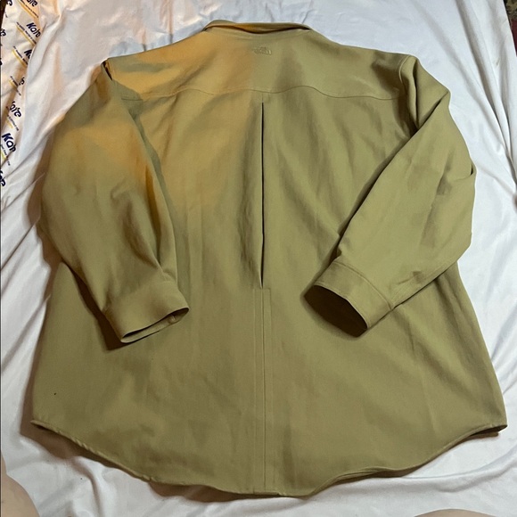 The North Face ButtonDown Shirt - Picture 9 of 10